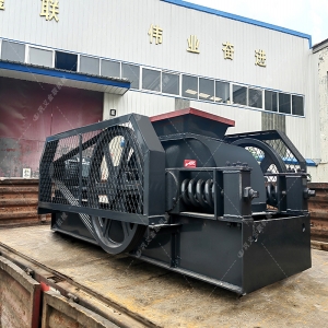 對(duì)輥機(jī)_小型對(duì)輥機(jī),磚廠(chǎng)用對(duì)輥機(jī)設(shè)備,對(duì)輥細(xì)碎機(jī),對(duì)滾破碎機(jī)價(jià)格
